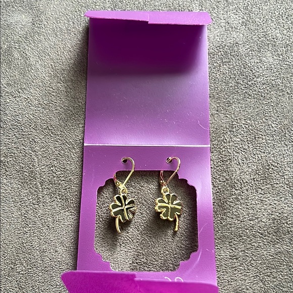 Gold Clover Earrings - Picture 2 of 3